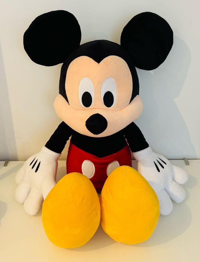 Disneyland Paris Mickey Mouse XL  68 cm grande peluche géante Disney Store knuffel eurodisney Minnie collection rare princesse stitch big feet cuddleez Winnie l’ourson store eurodisney lot SOP77 - photo numéro 3