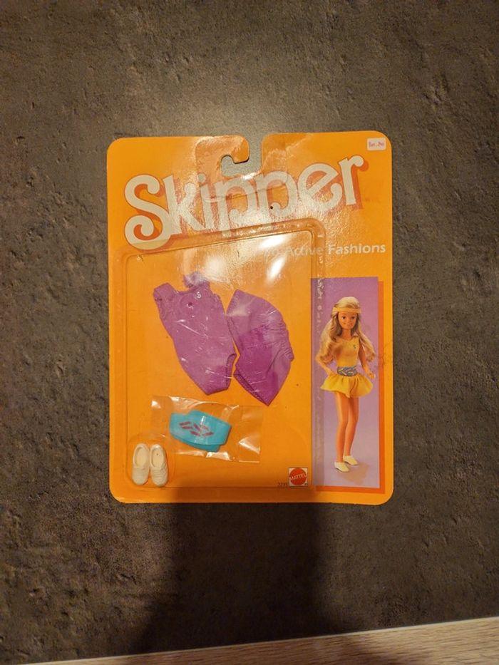 Blister tenue Barbie Mattel 2235 - photo numéro 1