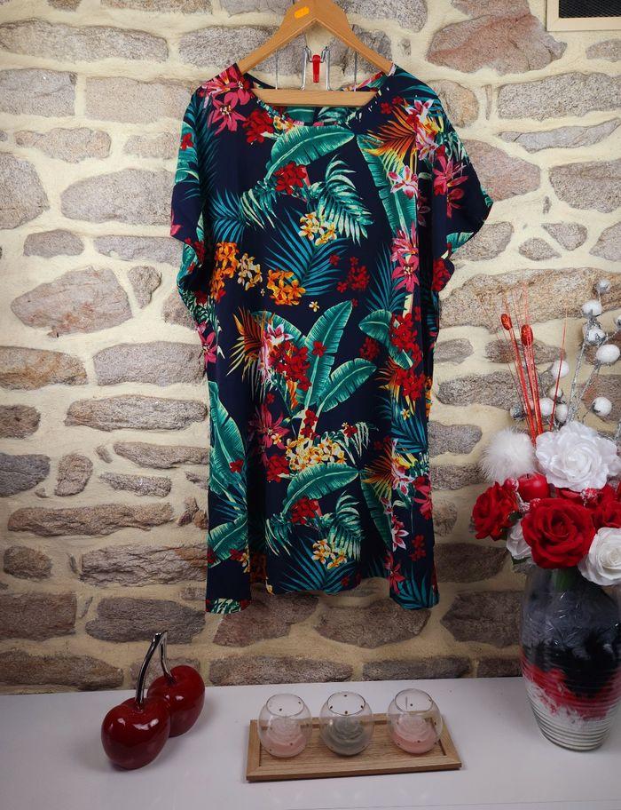 Robe tropical manches chauve souris marine et multicolore Femme taille 54 marque Boohoo 🍬 - photo numéro 1