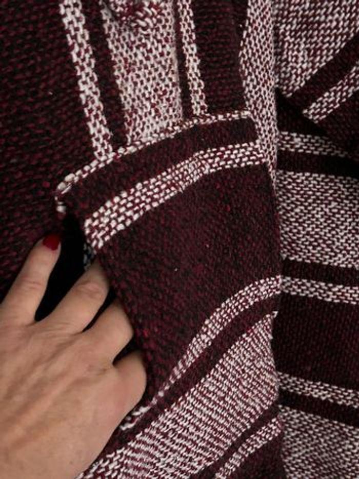 Véritable poncho pull Mexicain à capuche bordeaux - photo numéro 3