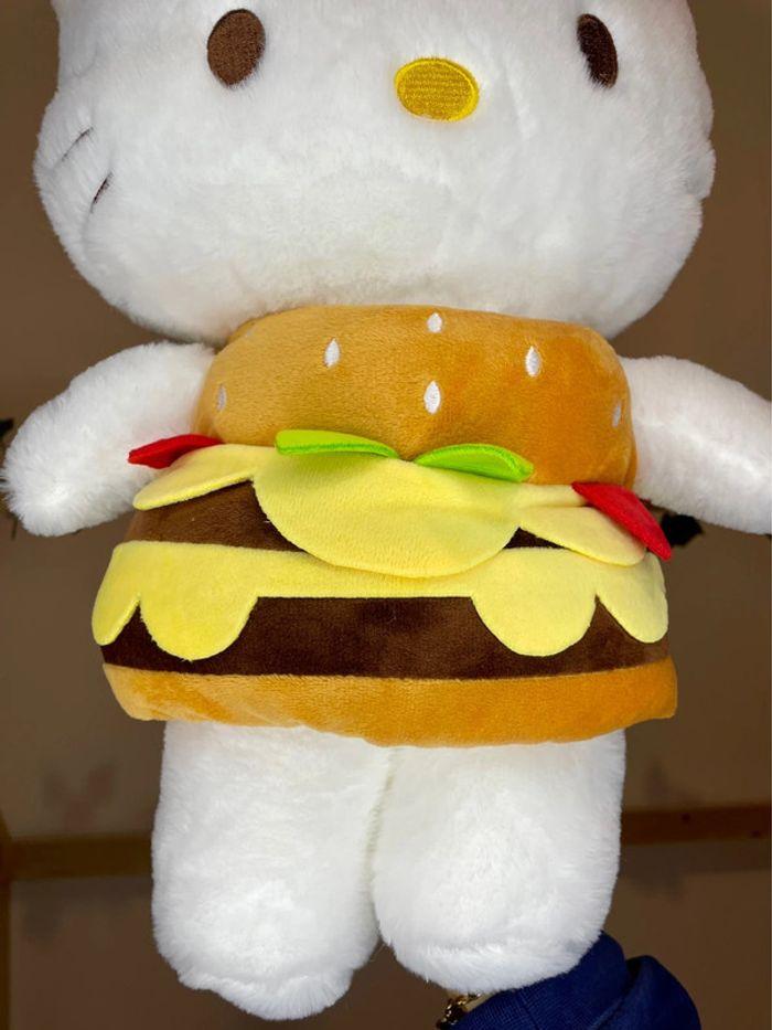 Peluche Hello Kitty déguisement Hamburger 🍔 - photo numéro 6