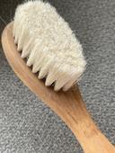 Brosse en bois et laine de chèvre pour bébé - n’a jamais servi