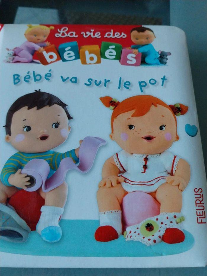 Bébé va sur le pot - photo numéro 1