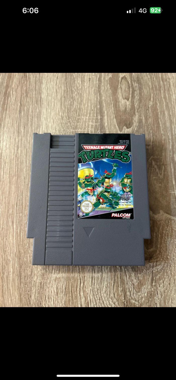 Jeu Nintendo NES + boîtier de protection : Ninja Turtles, made in Japan, très bon état - photo numéro 1