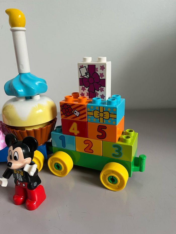 Lego Duplo La parade d'anniversaire de Mickey et Minnie - photo numéro 4