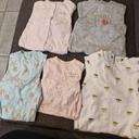 3 pyjamas velours + 2 pyjamas été à manche longues