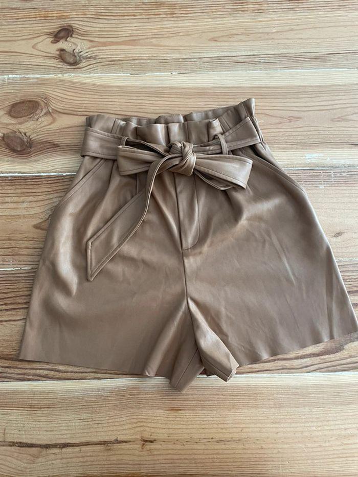 Short marron en simili cuir taille haute Zara taille XS - photo numéro 1