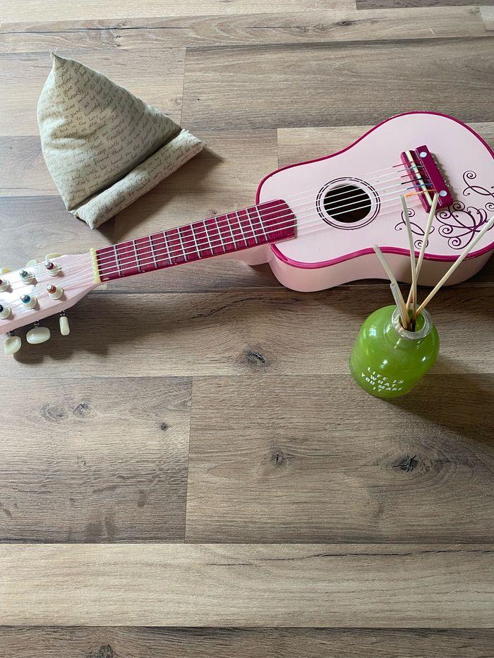 Guitare enfant fille - photo numéro 1