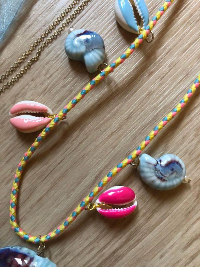 Lot de bijoux : deux paires de boucles d’oreilles et un collier - photo numéro 8