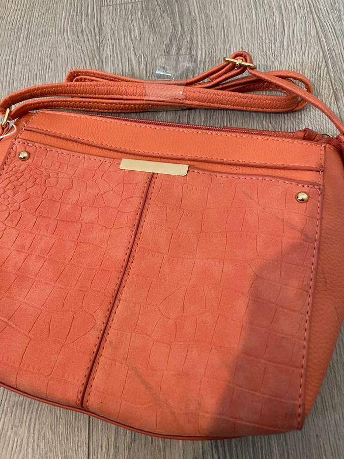 Sac bandoulière corail effet crocodile corail neuf primark - photo numéro 2