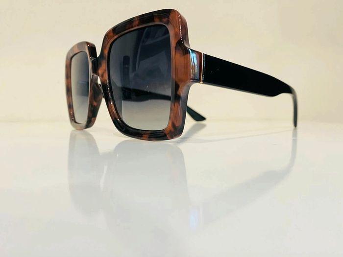 Lunette de soleil Polarisée carrée façade marron écaille bras noirs UV protection catégorie 3 - photo numéro 6