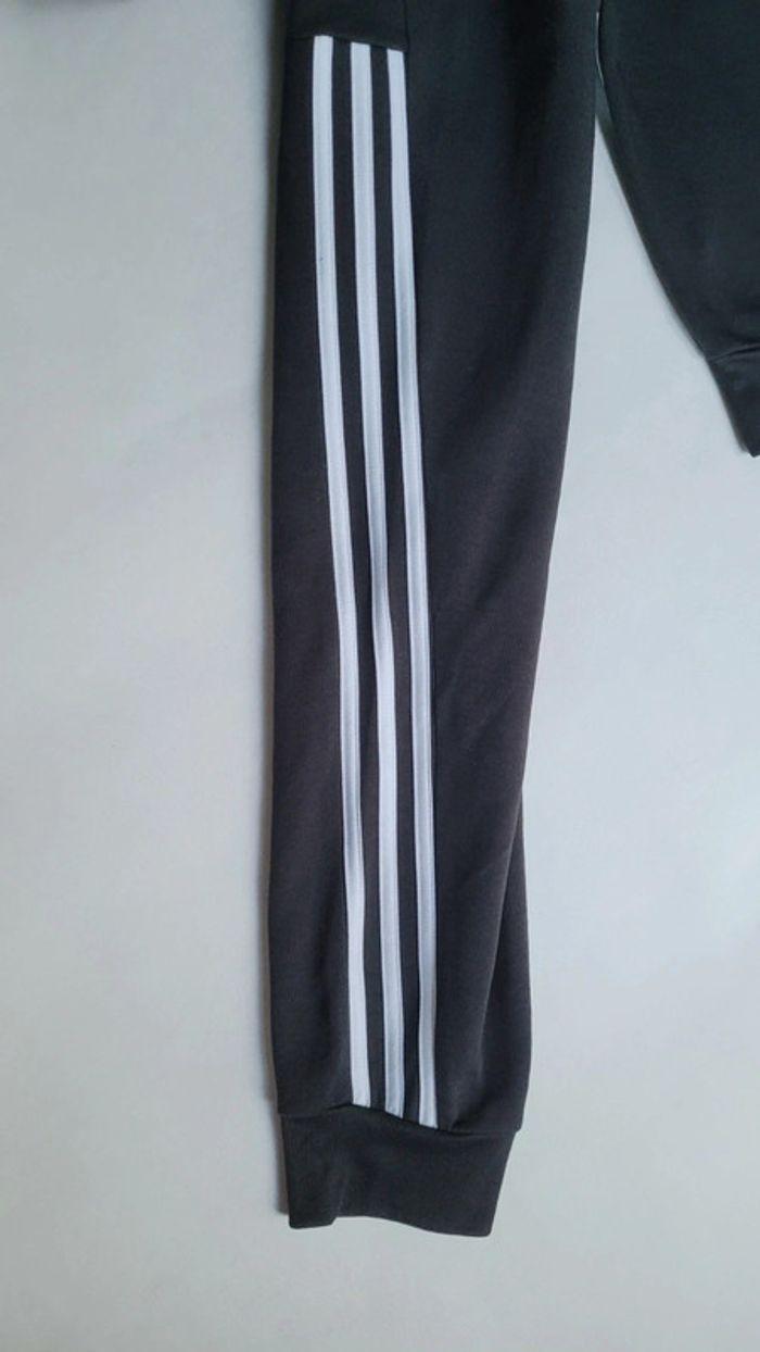 Jogging Adidas noir taille 15-16 ans en très bon état - photo numéro 14