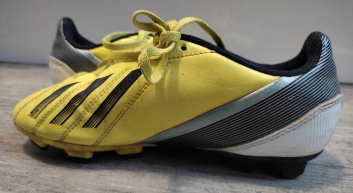 Chaussures de foot Adidas taille 35 - photo numéro 3