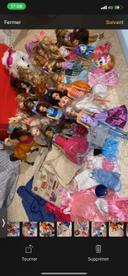 Grand lot de 26 Barbie dont une qui chante+ une peluche Barbie musicale+ accessoires vêtements