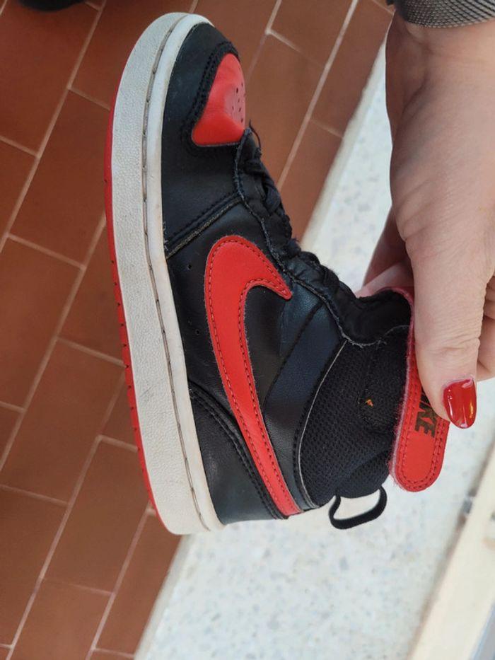 Basket montante scratch nike rouge et noir - photo numéro 10