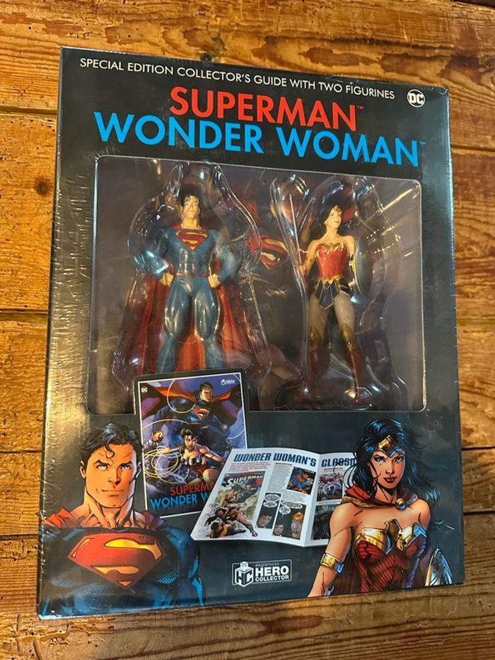 NEUF sous blister Guide collector Superman et Wonder woman et 2 figurines Eaglemoss Hero Collector - photo numéro 1