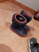 Bottes paires de crocs