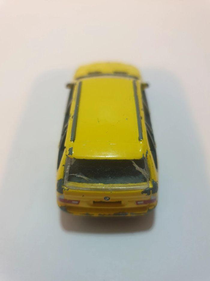 RealToy BMW X5 Jaune - 1/61 - photo numéro 9