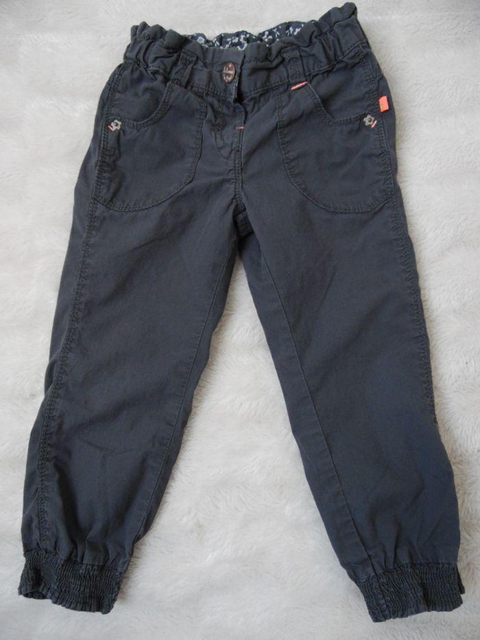 Beau pantalon cargo gris foncé, taille 3 ans (94cm). - photo numéro 1