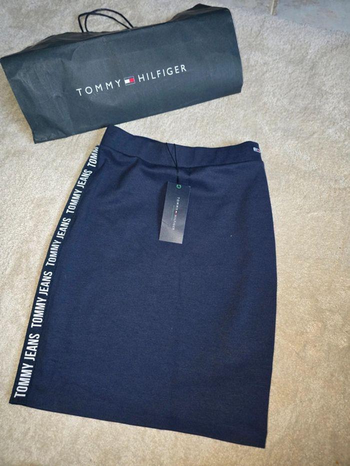 Jupe crayon bleu marque Tommy Jeans xs - photo numéro 2