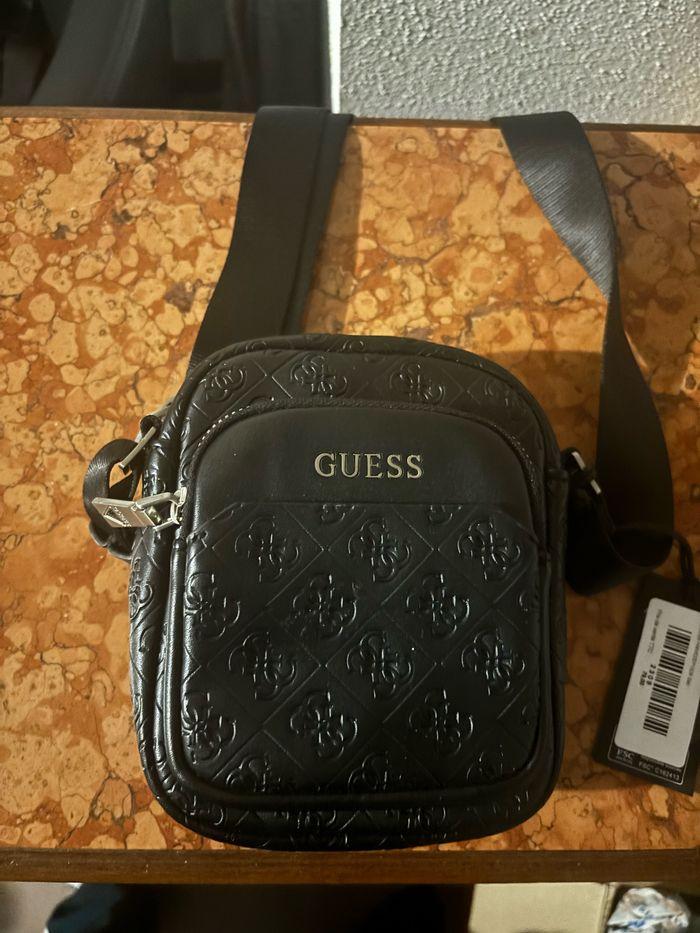 Sacoche guess - photo numéro 1