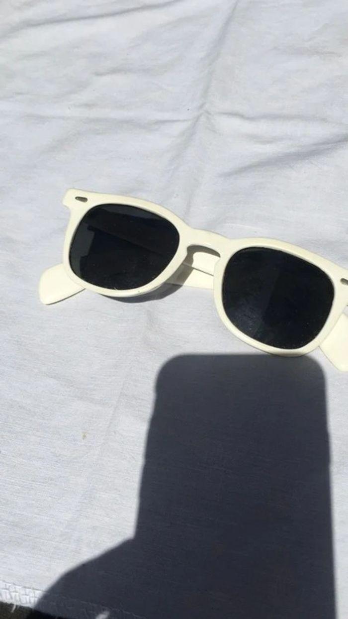 Lunettes de soleil blanches neuves - photo numéro 1