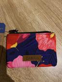 Pochette long bien neuve cabaia nano