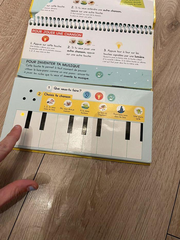 Livre piano je joue mes comptines au piano bon état - photo numéro 5