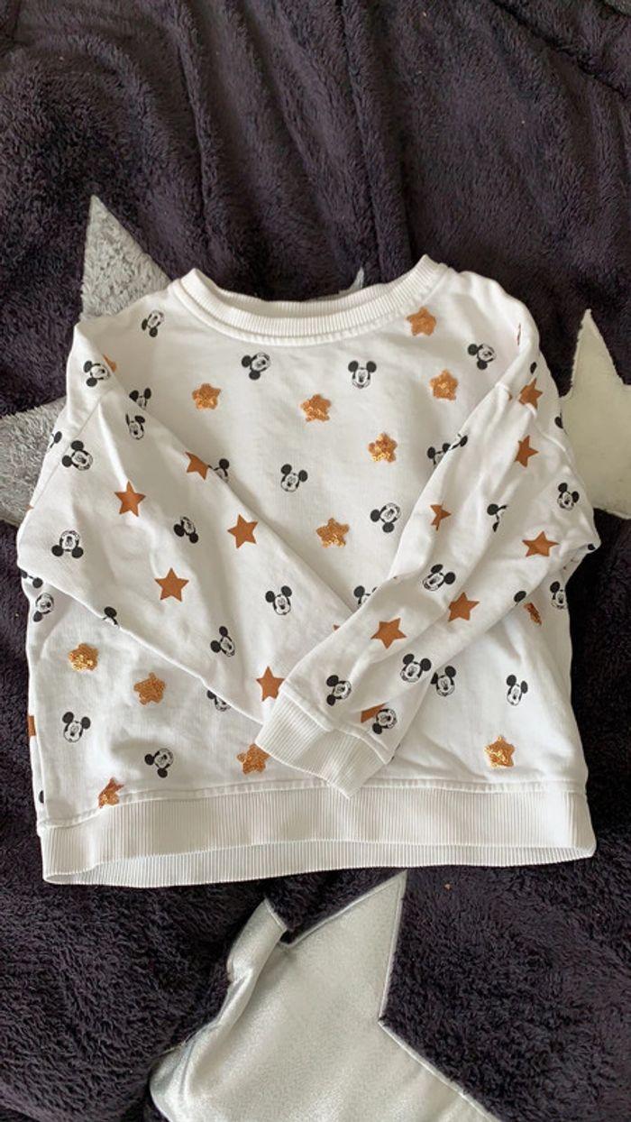 Sweat Mango kids, Disney imprimé Mickey et étoile dorées, 5 ans, en bon état - photo numéro 3