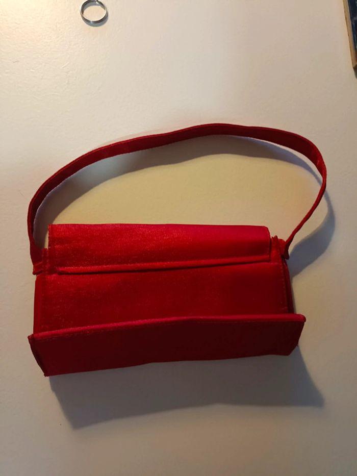 Pochette rouge satinée pour soirée, noël, jour de l'an, mariage, anniversaire, saint Valentin - photo numéro 7