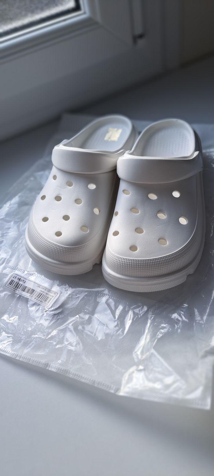 Crocs blanche neuve taille 36 37 taille très bien - photo numéro 1