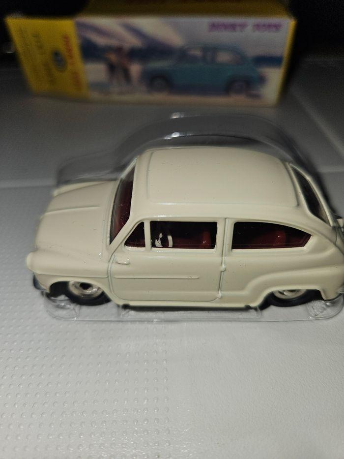 Fiat 600 d dinky toys - photo numéro 1