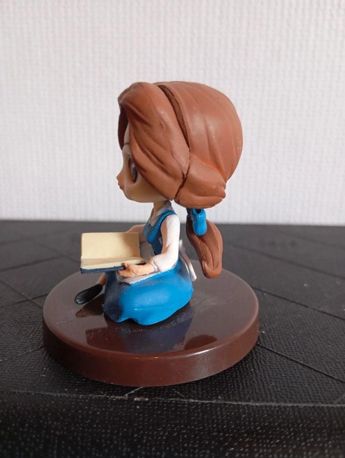 Figurine Belle en villageoise Disney - photo numéro 2