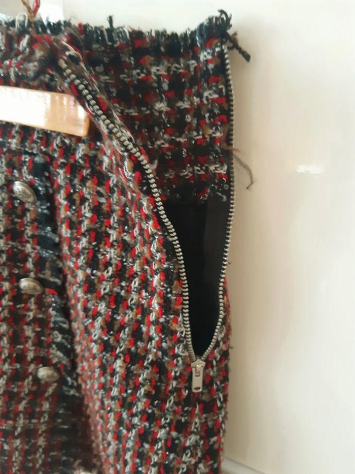 Mini-jupe d'hiver en tweed noir/rouge Zara. T 36. En tres bon état. - photo numéro 12