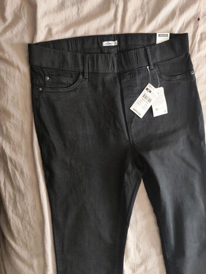 Pantalon jegging sans bouton ni fermeture éclair femme neuf avec étiquette jamais mis taille 48 - photo numéro 2