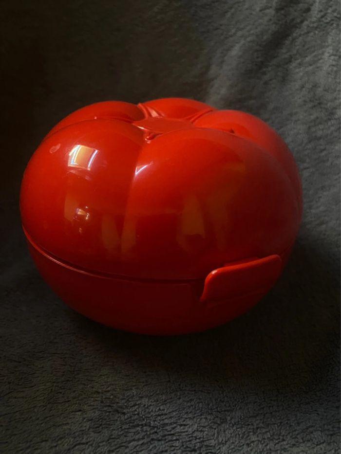 Vintage boite rouge vif en forme de tomate Tupperware - photo numéro 2