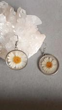 Jolies boucles d'oreilles résine et fleurs