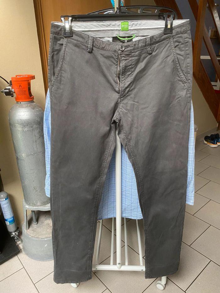 Pantalon Boss taille 50 - photo numéro 1