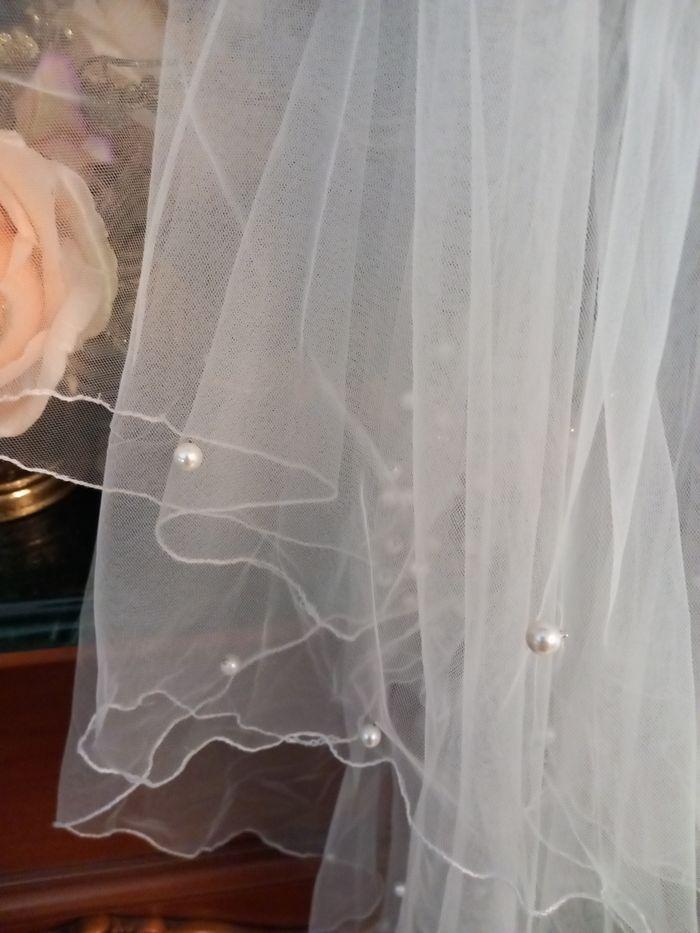 Voile de mariée en tulle  couleur blanc à 2 volants   avec groupes   de perles fines - photo numéro 2