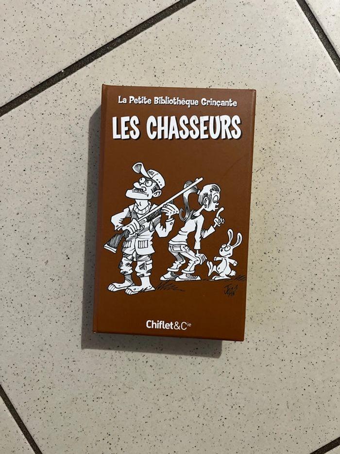 La petite bibliothèque grinçante les chasseurs - photo numéro 1