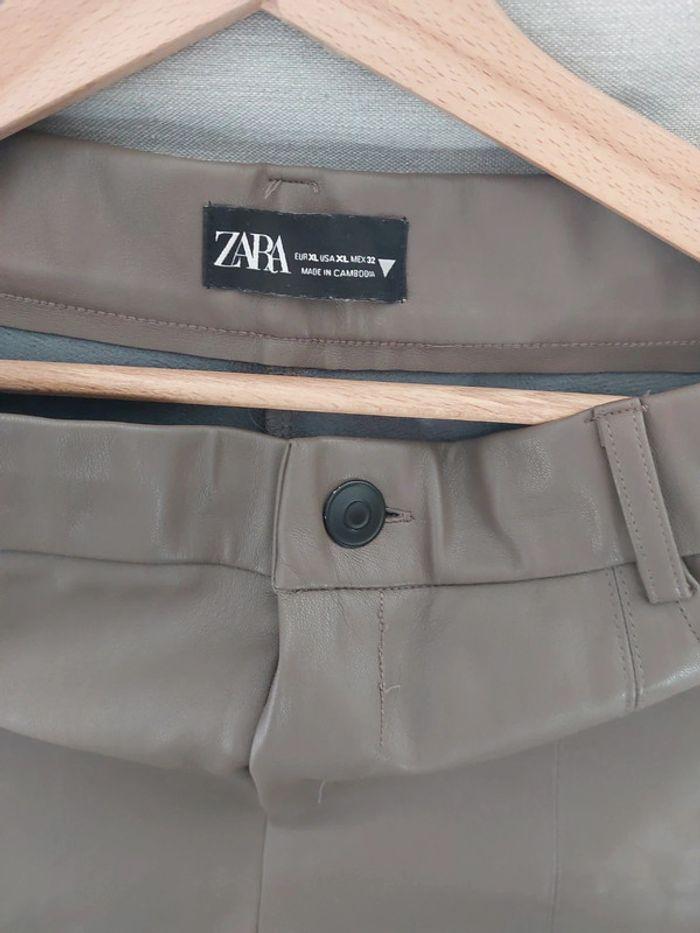 Pantalon zara taupe effet cuir - photo numéro 2