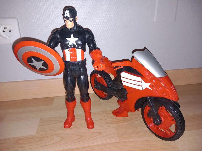 Capitaine America avec moto - photo numéro 1