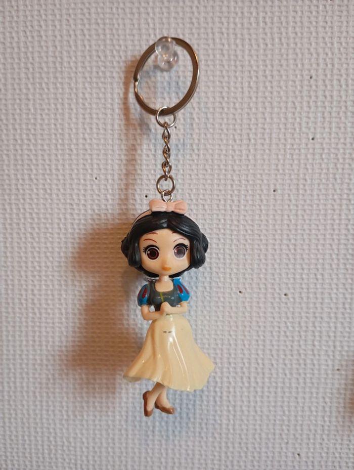 Porte clé princesse Anna et Blanche neige Disney - photo numéro 2