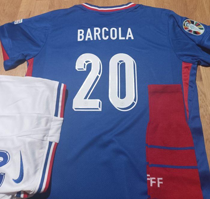 Tenue Barcola France taille 13 /14 ans modèle Euro 2024 - photo numéro 1