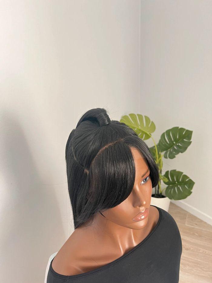 Perruque noire lisse lace front avec chignon - photo numéro 18