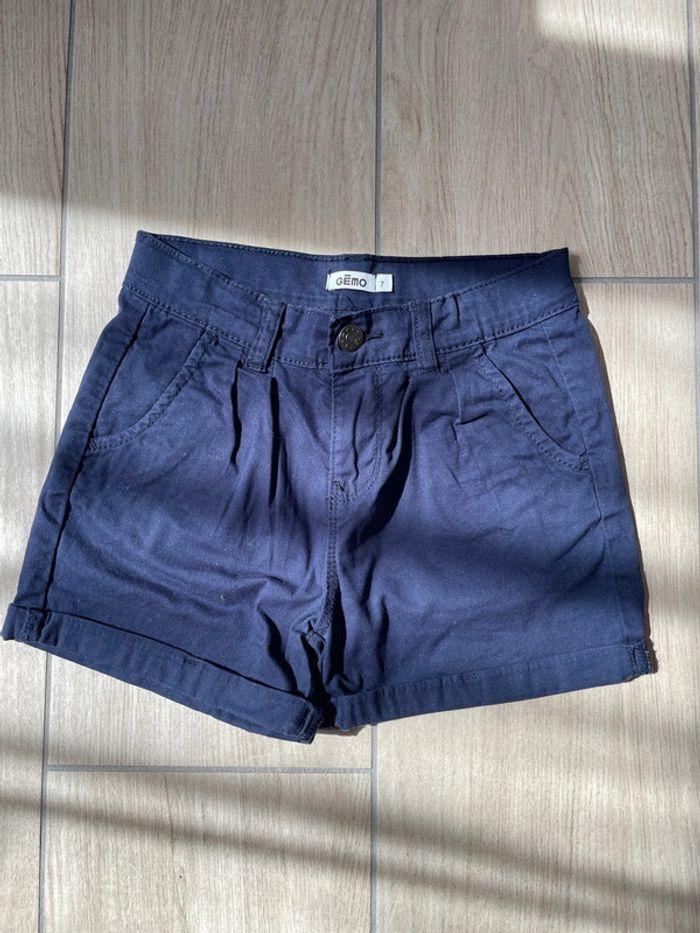 Short  bleu marine marque Gémo 7 ans - photo numéro 1