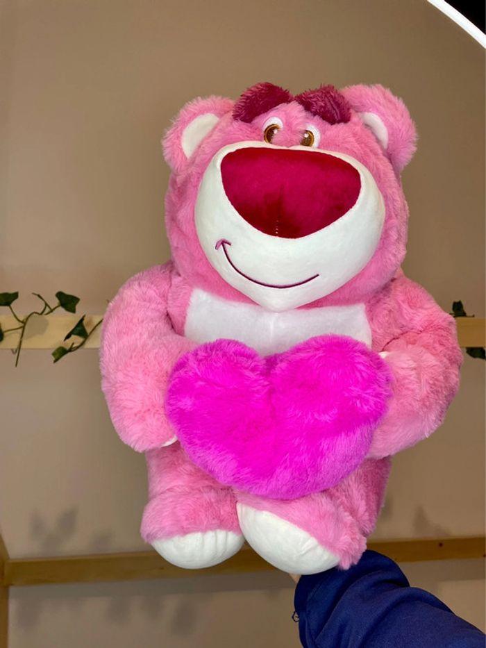 Peluche Toy Story Lotso avec un coeur - photo numéro 10