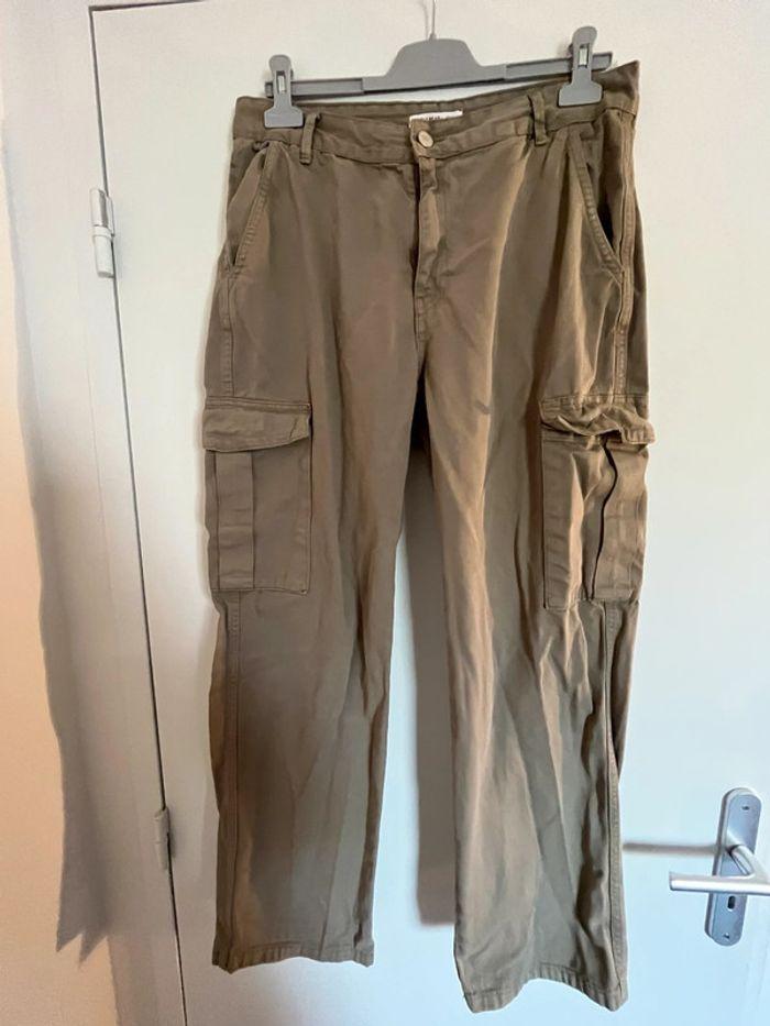 Pantalon cargo kaki Pull&Bear taille 44 - photo numéro 1