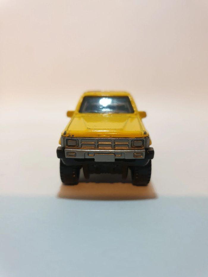 Matchbox 2013 Toyota 4Runner 1985 jaune MBX Park - 1/64 - photo numéro 2