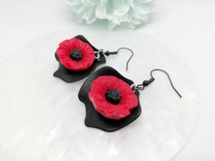 Boucles d'oreilles coquelicot rouge et pétale noire - photo numéro 1